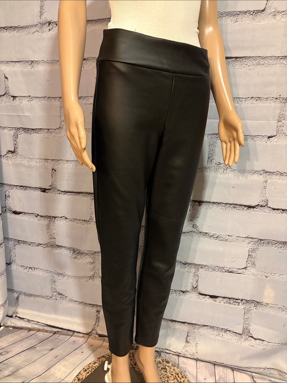 NWOT Cabi Black Pleather Faux Leather Ankle Pants Size Small